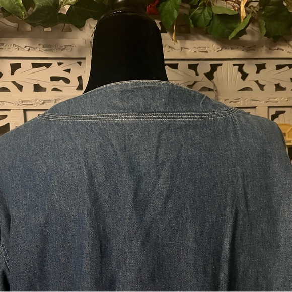 TRACY X CARL EXCELLENT DARK BLUE CHAMBRAY LONG SLEEVE BUTTON UP TOP - Picture 6 of 8